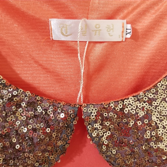 Cute top, Sz L/XL , cuffed sleeve, 3/4 sleeve, flowy, sequin peter pan collar - Picture 4 of 7